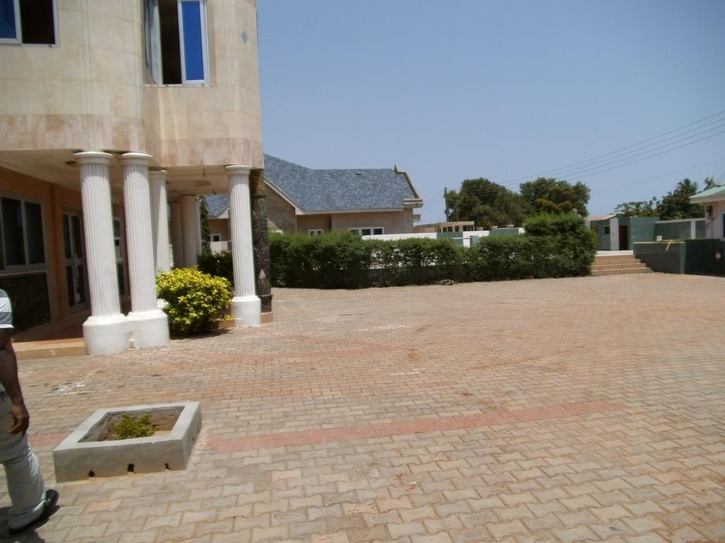 Pemicsa Hotel Accra Spintex Экстерьер фото